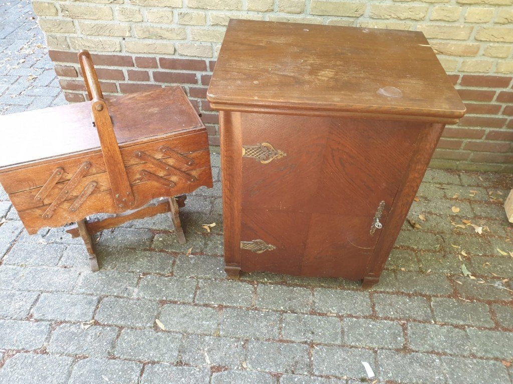 Antieke naaimachine, plus naaidoos/ kist, Ophalen