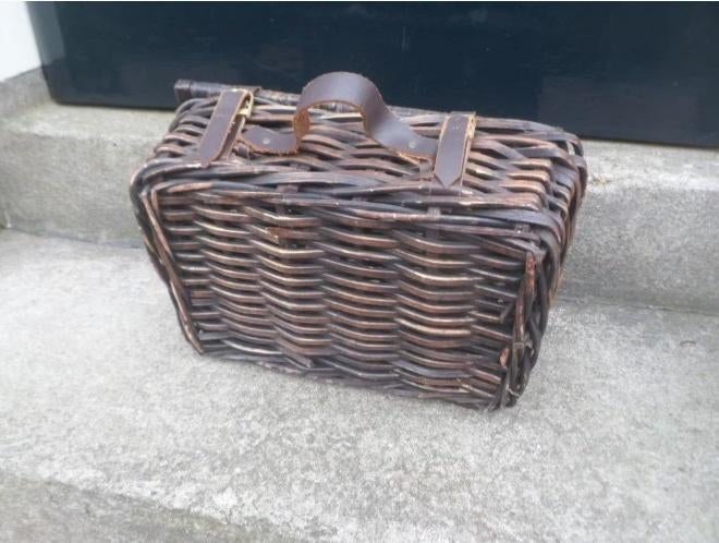 Rieten KOFFER / MAND 30 x 20 cm. opbergkoffer picknickkoffer, Overige materialen, Gebruikt, Minder dan 50 cm, Ophalen of Verzenden