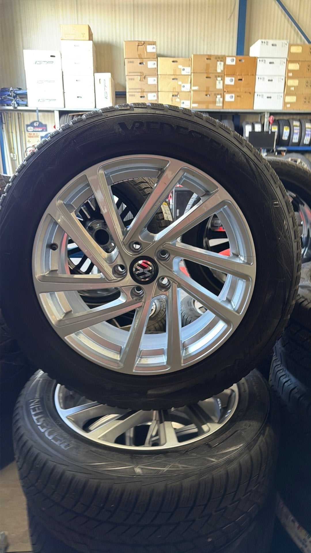 18” Volkswagen Tiguan winterset - Vredestein, 18 inch, Gebruikt, Banden en Velgen, 235 mm