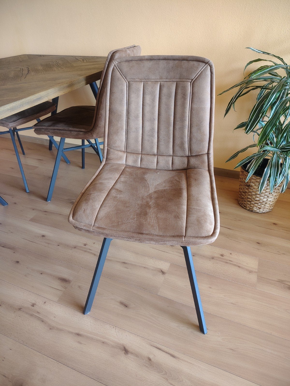 Set van 4 stoelen - Eettafel ook beschikbaar, Huis en Inrichting, Stoelen, Ophalen, Bruin, Zo goed als nieuw, Modern