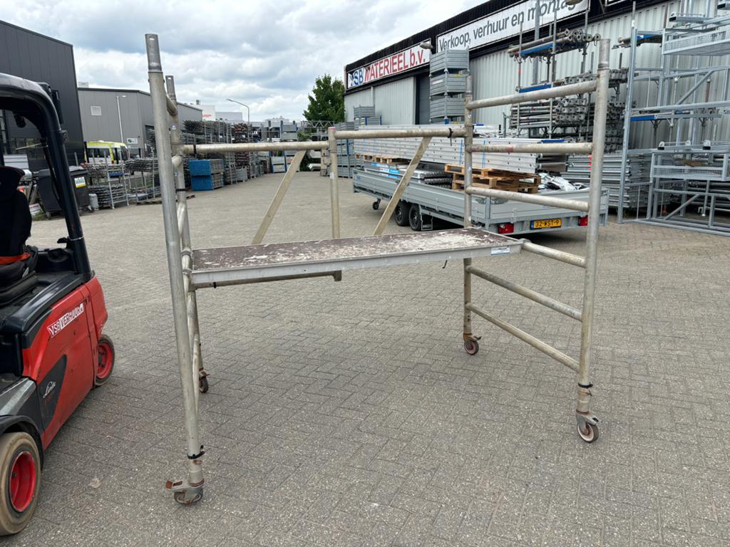 Gebruikte Altrex vouwunit 135cm, Ophalen, Zo goed als nieuw, Rolsteiger of Kamersteiger, 5 meter of hoger