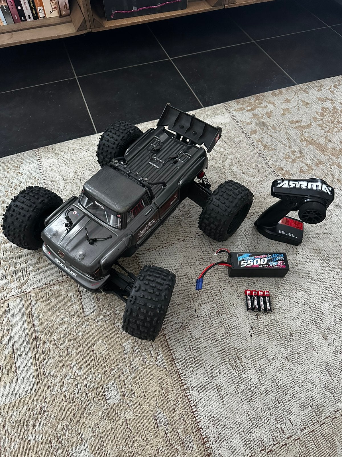 Arrma Outcast 4S V2.5 (Incl. zender & 5500mAh accu), Elektro, Gebruikt, Auto offroad, Ophalen of Verzenden