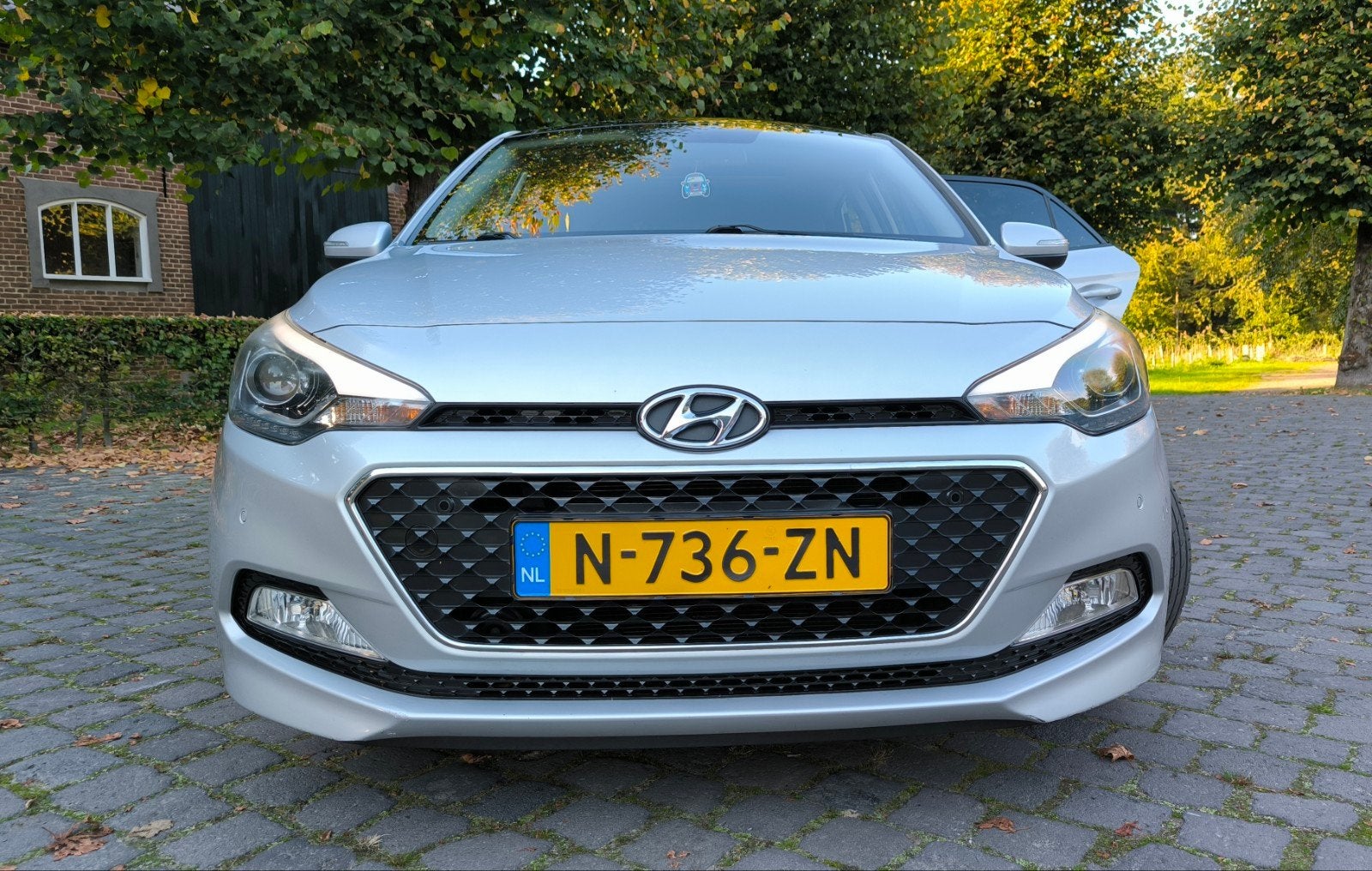 Hyundai i20 1.2i 84PK 5D 2015 Grijs Pano Full option, Voorwielaandrijving, 40 €/maand, Zwart, 4 cilinders