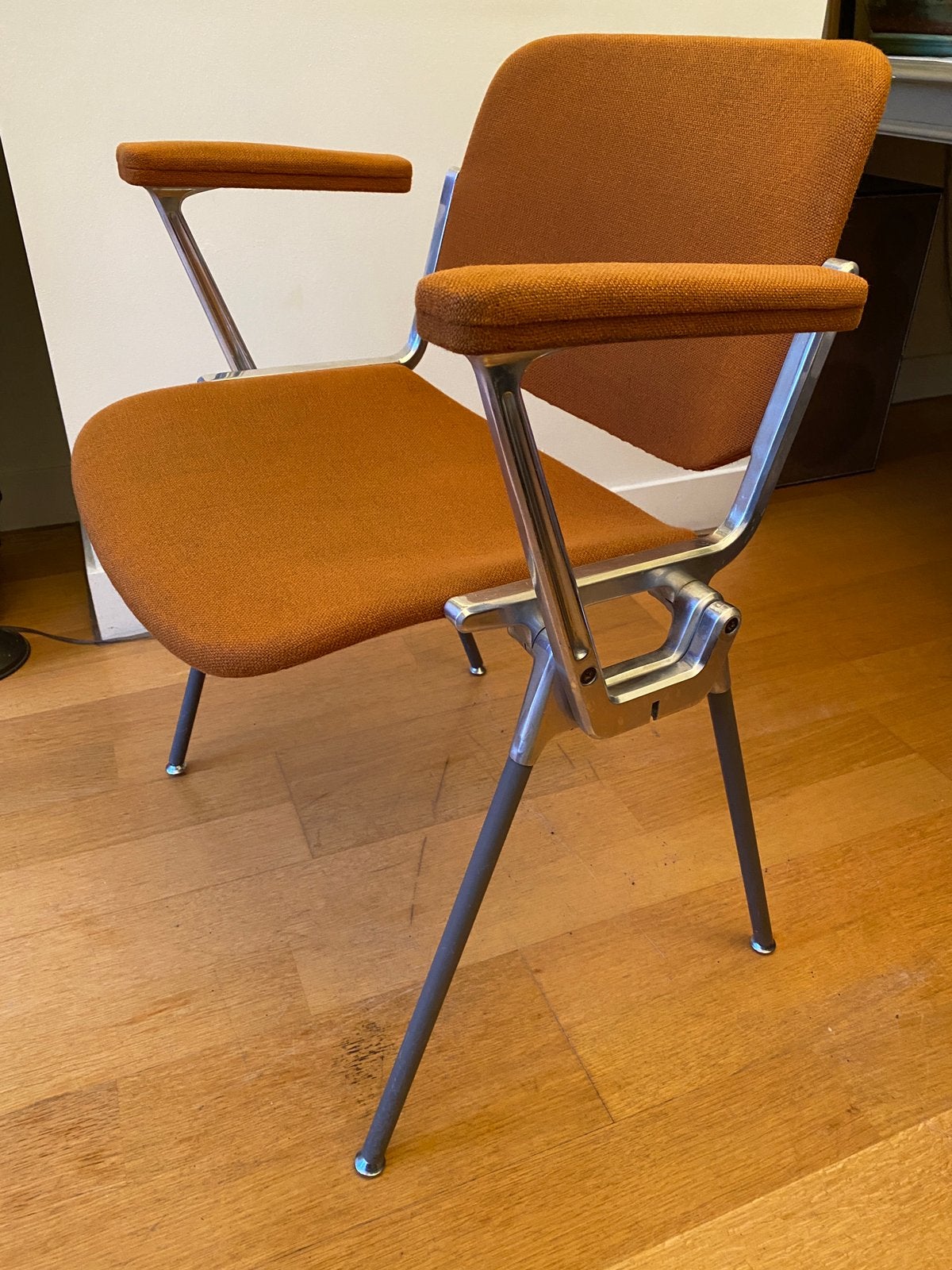 Castelli DSC 106 stoel met armleggers oranje/roestbruin, Huis en Inrichting, Stoelen, Ophalen, Gebruikt, Overige kleuren, Stof