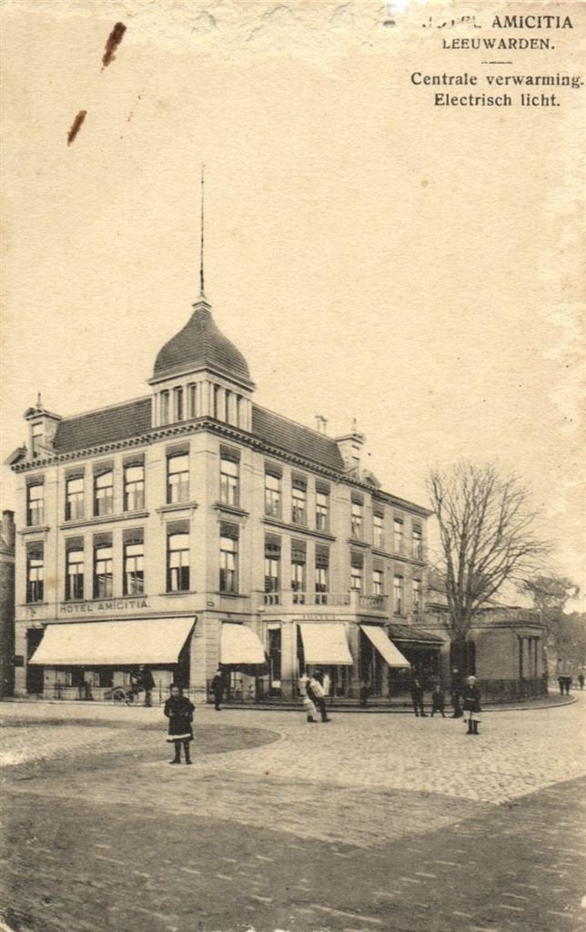 Hotel Amicitia, Leeuwarden. - B-keus - ongelopen, Ophalen of Verzenden, Voor 1920, Ongelopen, Friesland