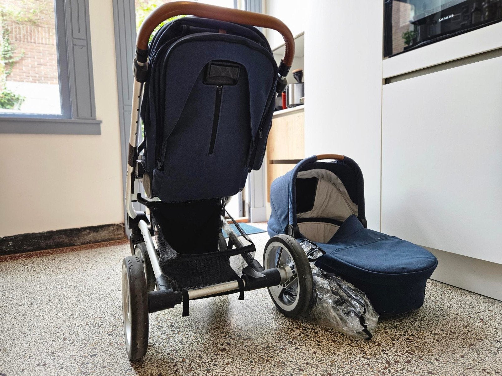 Mutsy Nio kinderwagen met reiswieg en accessoires, Ophalen, Gebruikt, Combiwagen, Met reiswieg