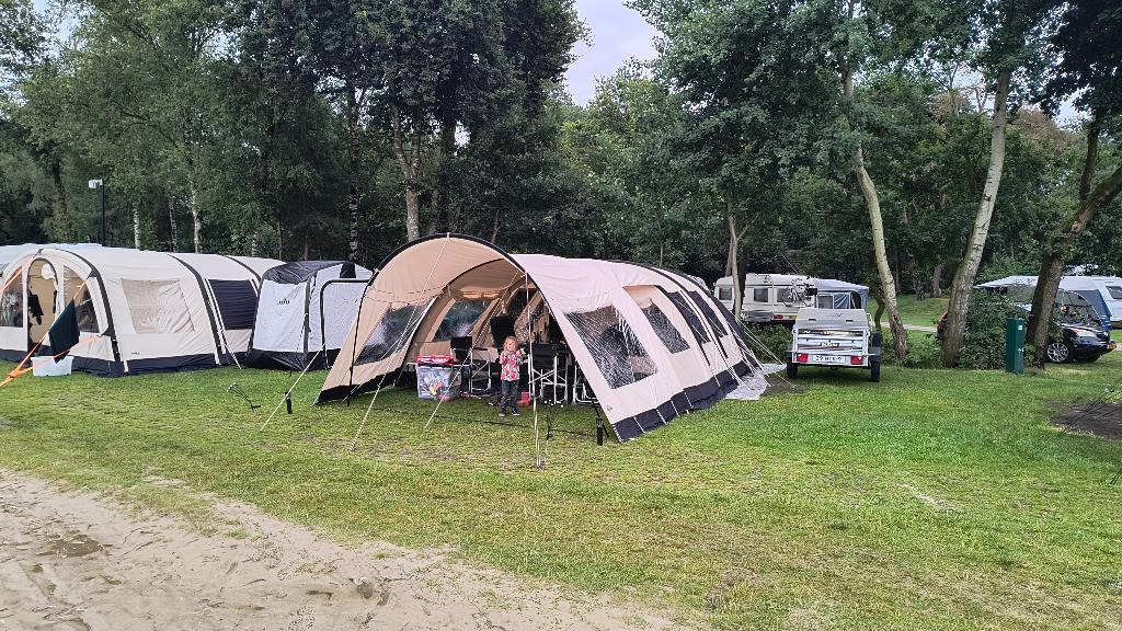 Familia 6 met extra Soleil plus luifel, Caravans en Kamperen, Ophalen, Zo goed als nieuw, Tot en met 6