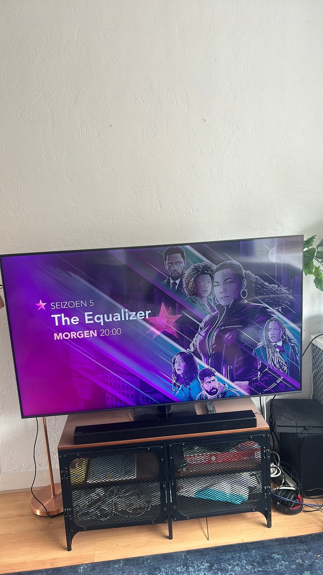 Samsung 65' QLED 4K 65Q77A Inclusief SAMSUNG A-seri Soundbar, Ophalen, QLED, 120 Hz, Zo goed als nieuw