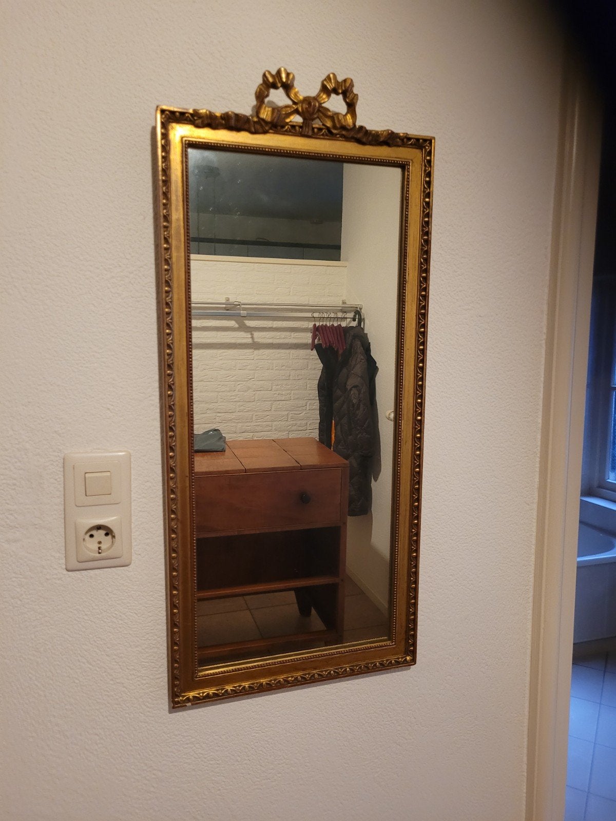 Vintage  pieterman wandspiegel met sierlijke strik -, Antiek en Kunst, Ophalen of Verzenden, Rechthoekig, Minder dan 50 cm, 100 tot 150 cm
