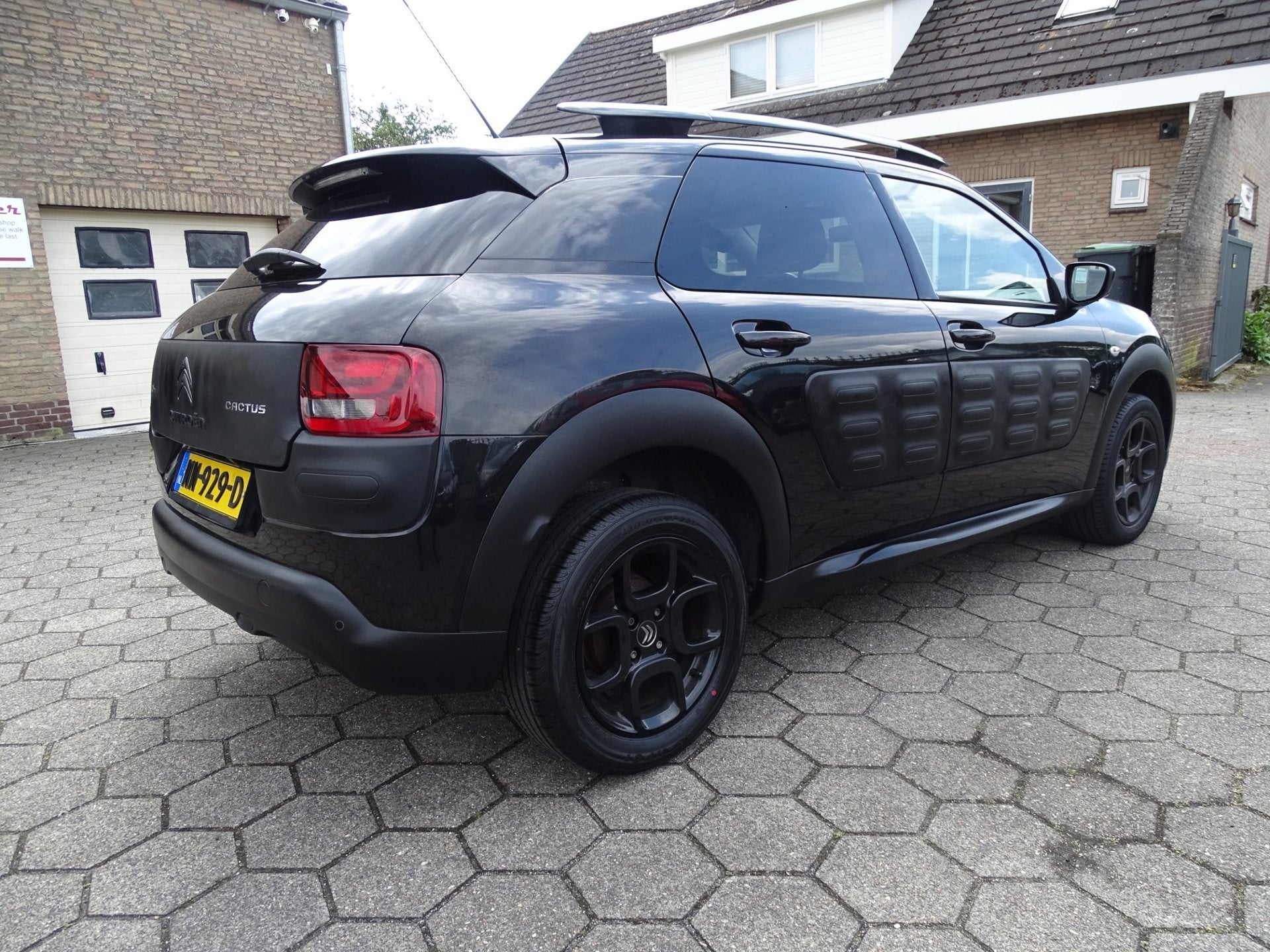 Citroen C4 Cactus 1.2 PureTech Shine AUTOMAAT/CAMERA/CRUISE/, Stof, 82 pk, Origineel Nederlands, Bedrijf