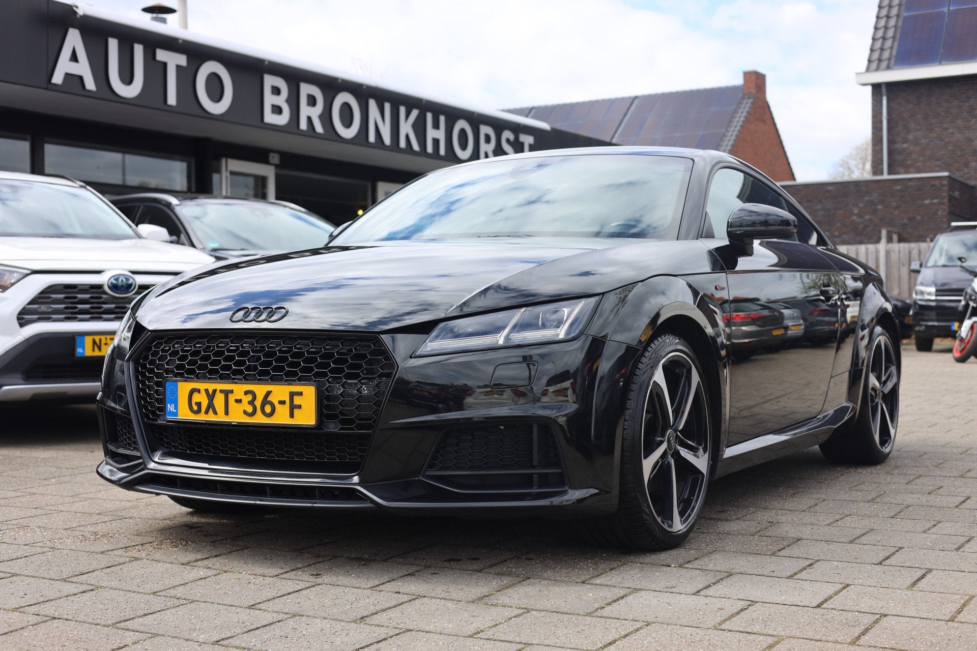 Audi TT 1.8 TFSI AUTOMAAT | S-LINE | 19 INCH (bj 2016), TT, Gebruikt, 4 cilinders, Zwart