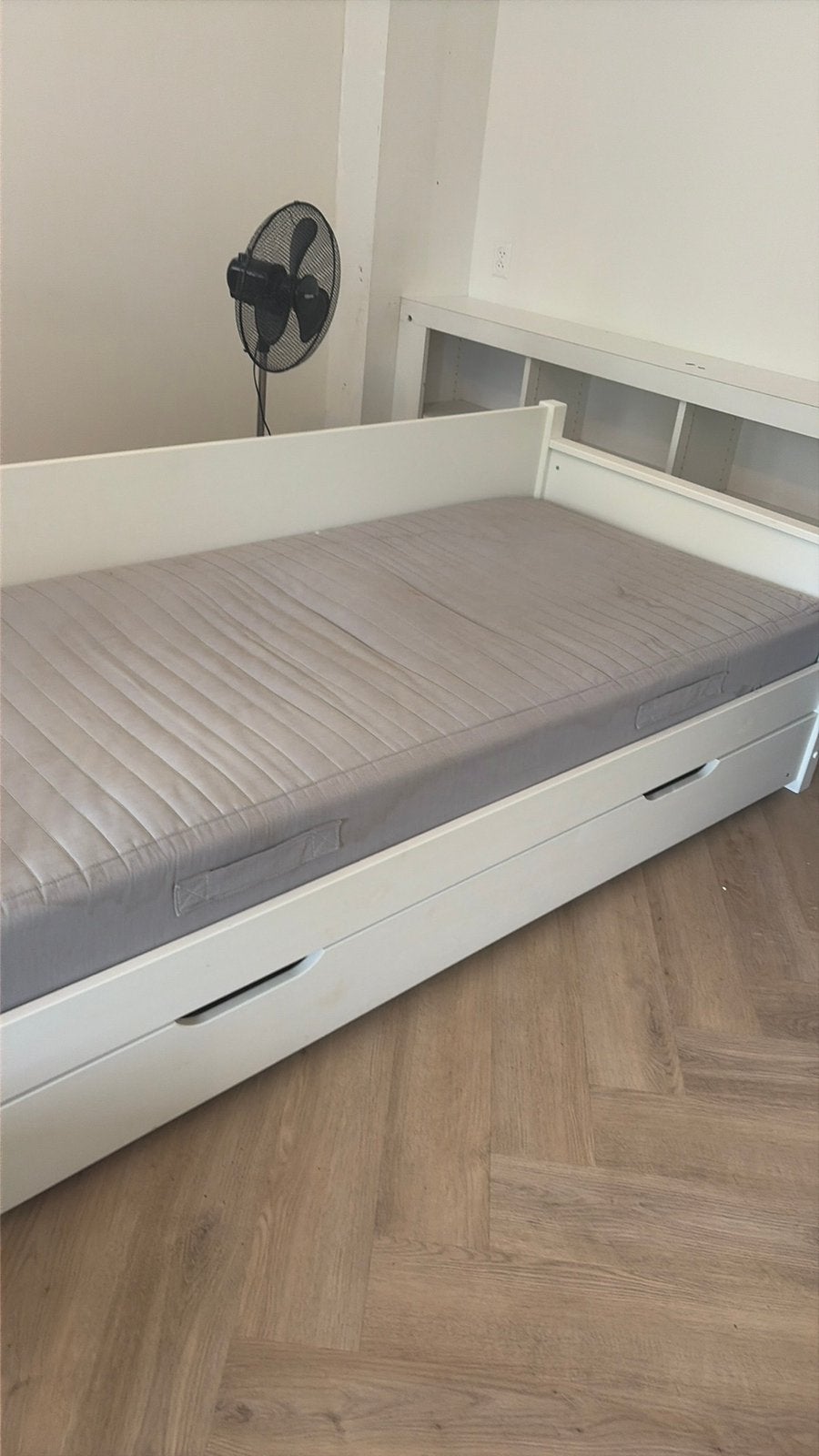 Ikea uitschuifbed met matras, Huis en Inrichting, Slaapkamer | Bedden, Ophalen, Gebruikt, Eenpersoons, Wit