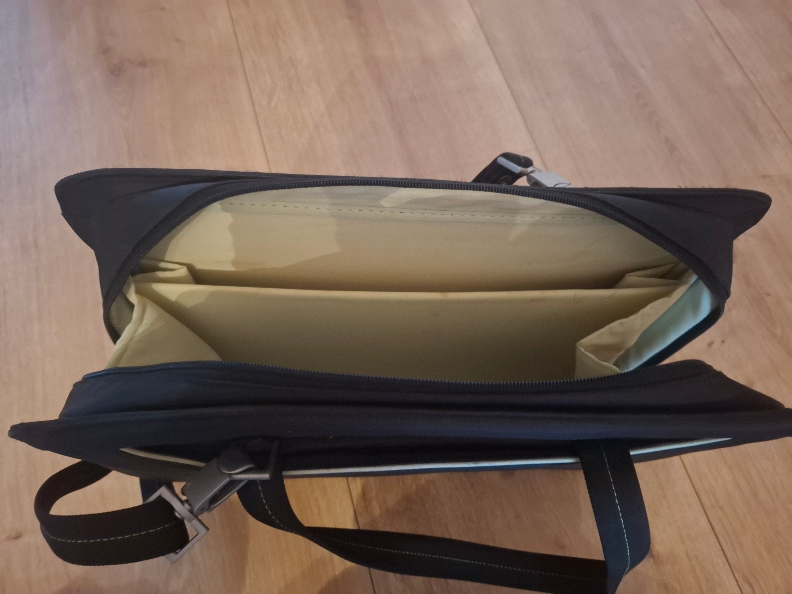 Samsonite Zwarte Laptoptas - Stijlvol en Functioneel, Computers en Software, Laptoptassen, Gevoerd laptopvak, Gebruikt, 15 inch