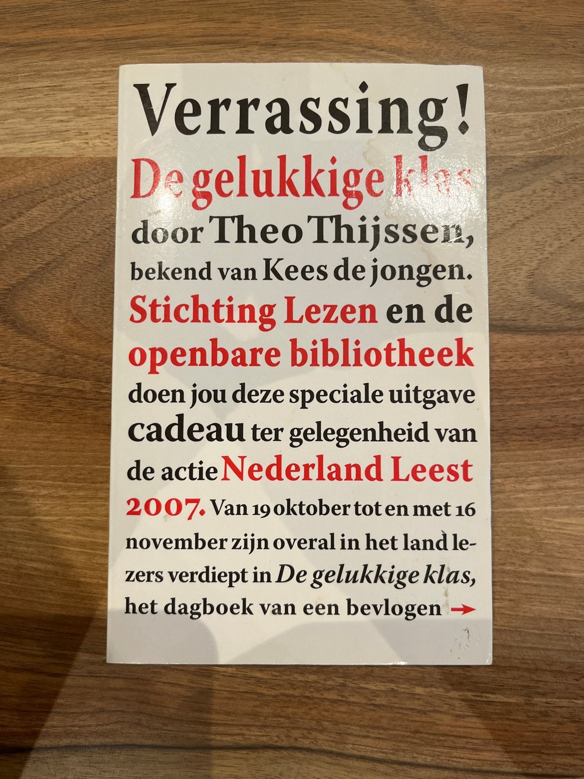 Verrassing! De gelukkige klas - Theo Thijssen (Nederland Lee, Ophalen of Verzenden, Gelezen, Nederland