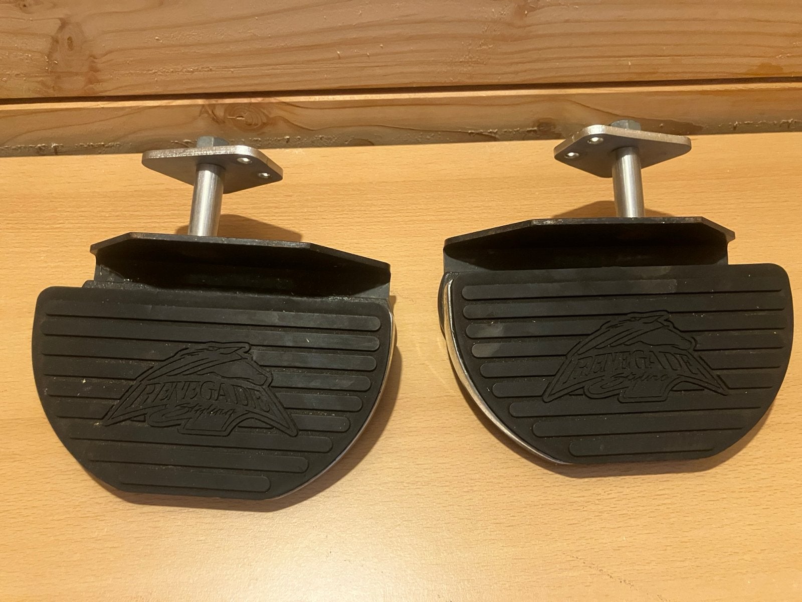 Passagiers voetsteunen voor motor - Renegade Styling, Ophalen, Gebruikt