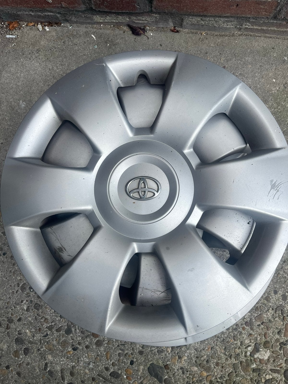 3 originele Toyota 15-inch wieldoppen, Auto diversen, Wieldoppen, Ophalen, Gebruikt