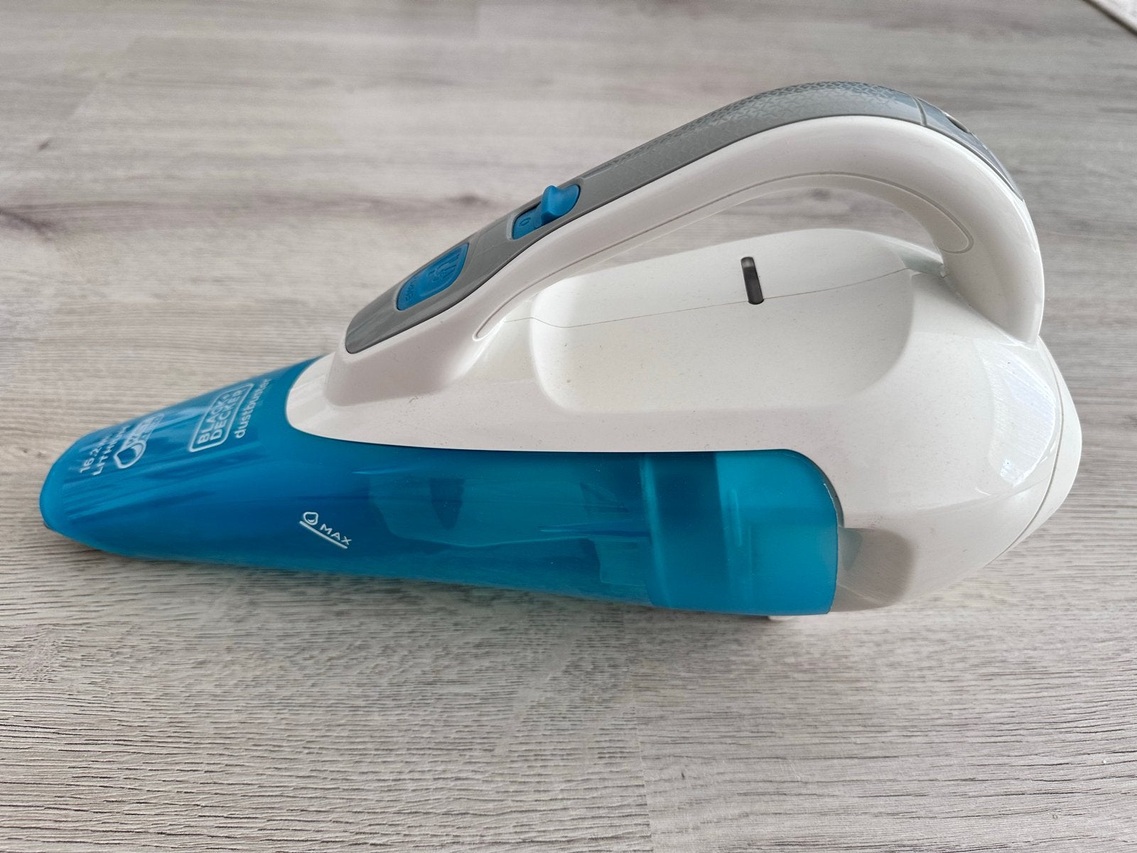 Black+Decker Dustbuster 16.2Wh Kruimeldief - Zo goed als nie, Overige merken, Kruimeldief, Draadloos, Ophalen of Verzenden
