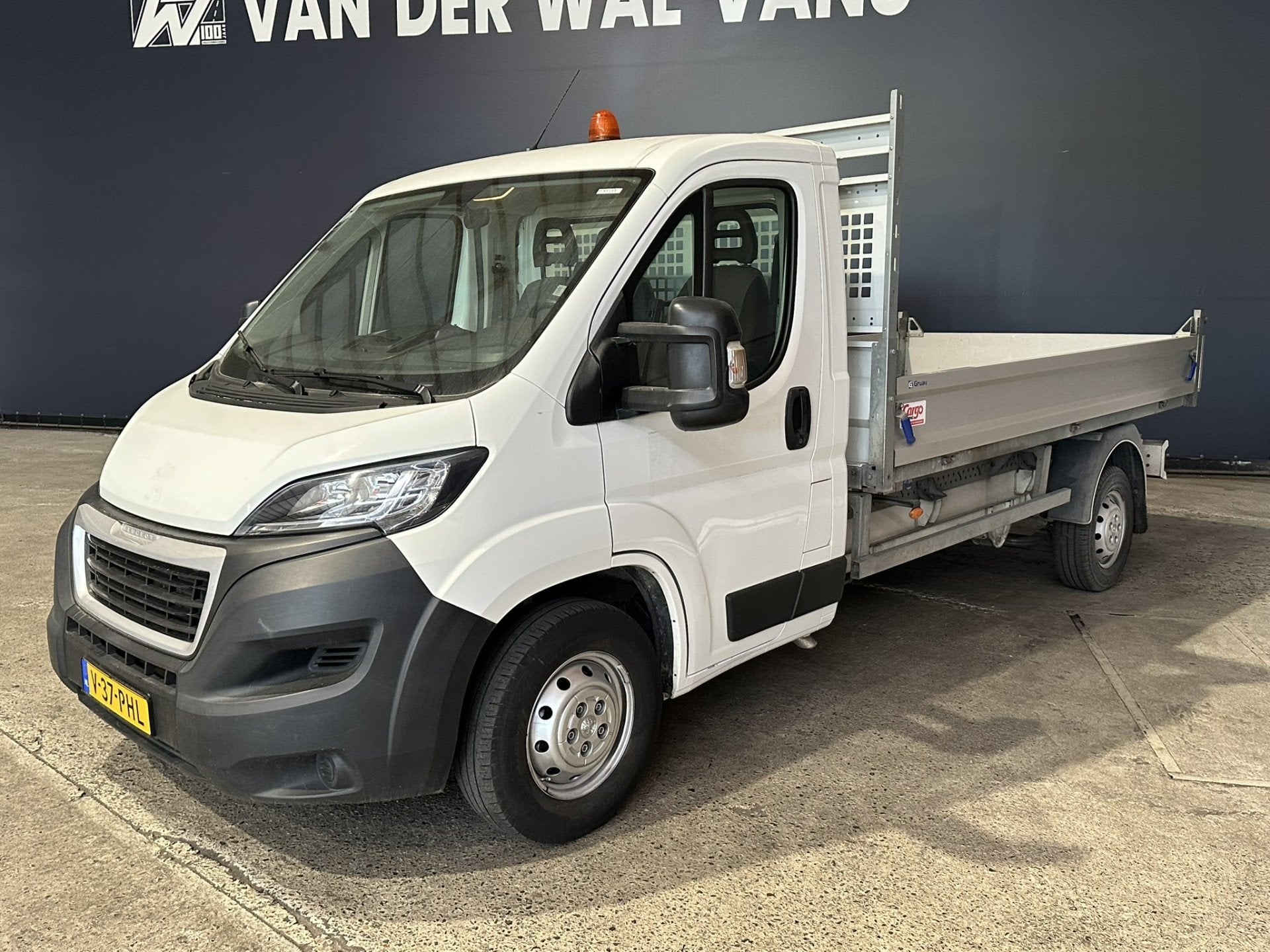 Peugeot Boxer 2.2 BlueHDi 140pk Kipper Open Laadbak Euro6 Bi, Voorwielaandrijving, Dealer onderhouden, Stof, Gebruikt