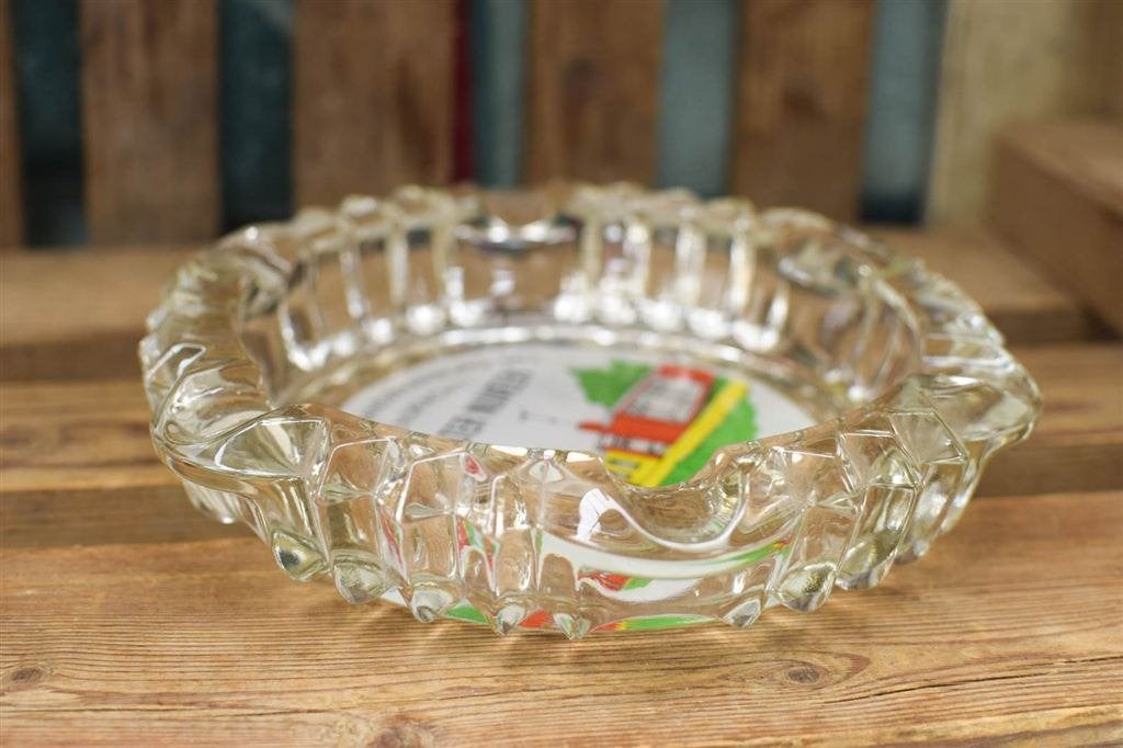 Glazen asbak met prent van Gasselternijveen 44402, Verzamelen, Ophalen of Verzenden, Gebruikt, Sigarenbandjes
