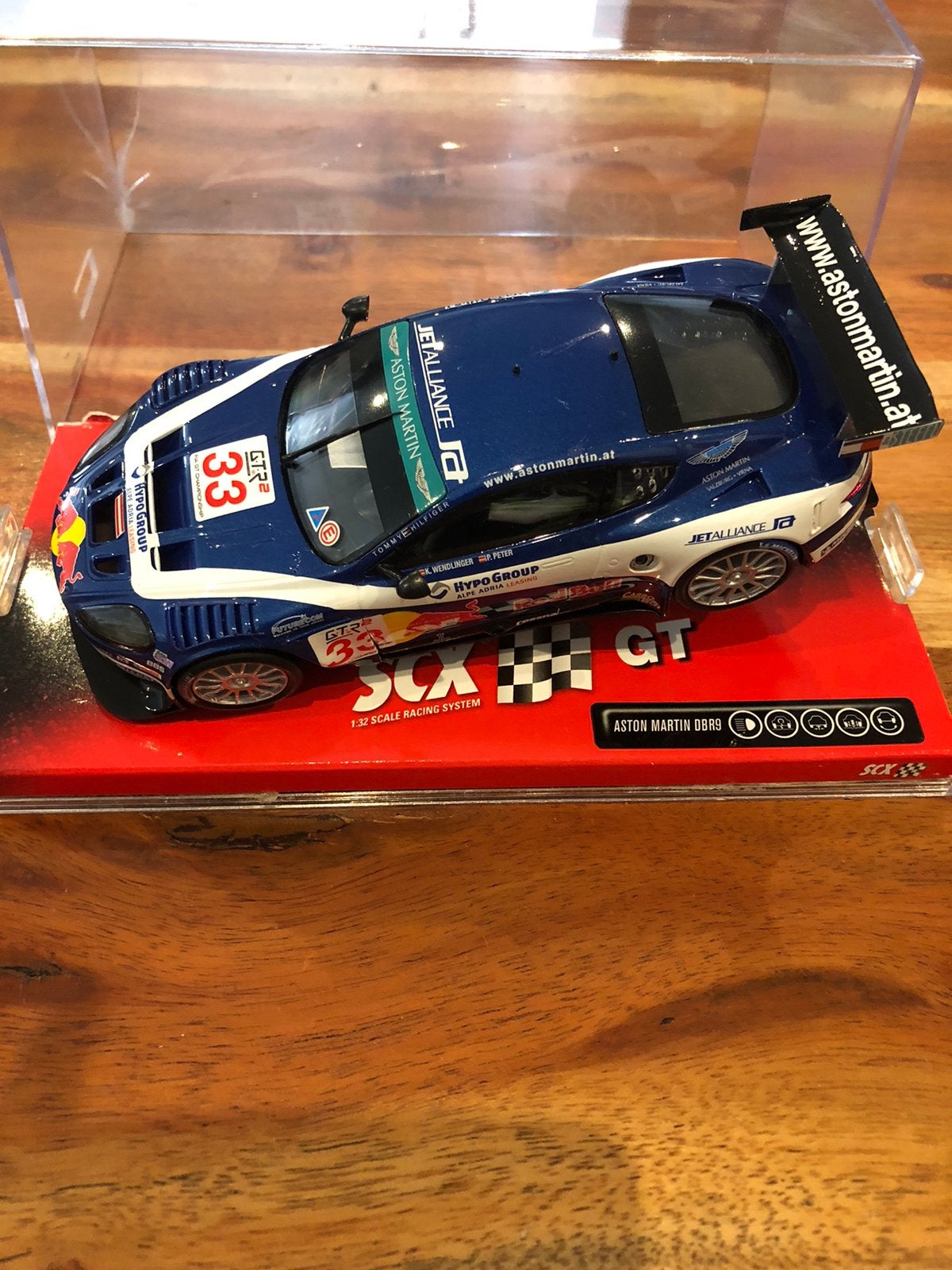SCX Aston Martin DBR9 no 33, Kinderen en Baby's, Speelgoed | Racebanen, Ophalen of Verzenden, Zo goed als nieuw, Elektrisch, Overige merken