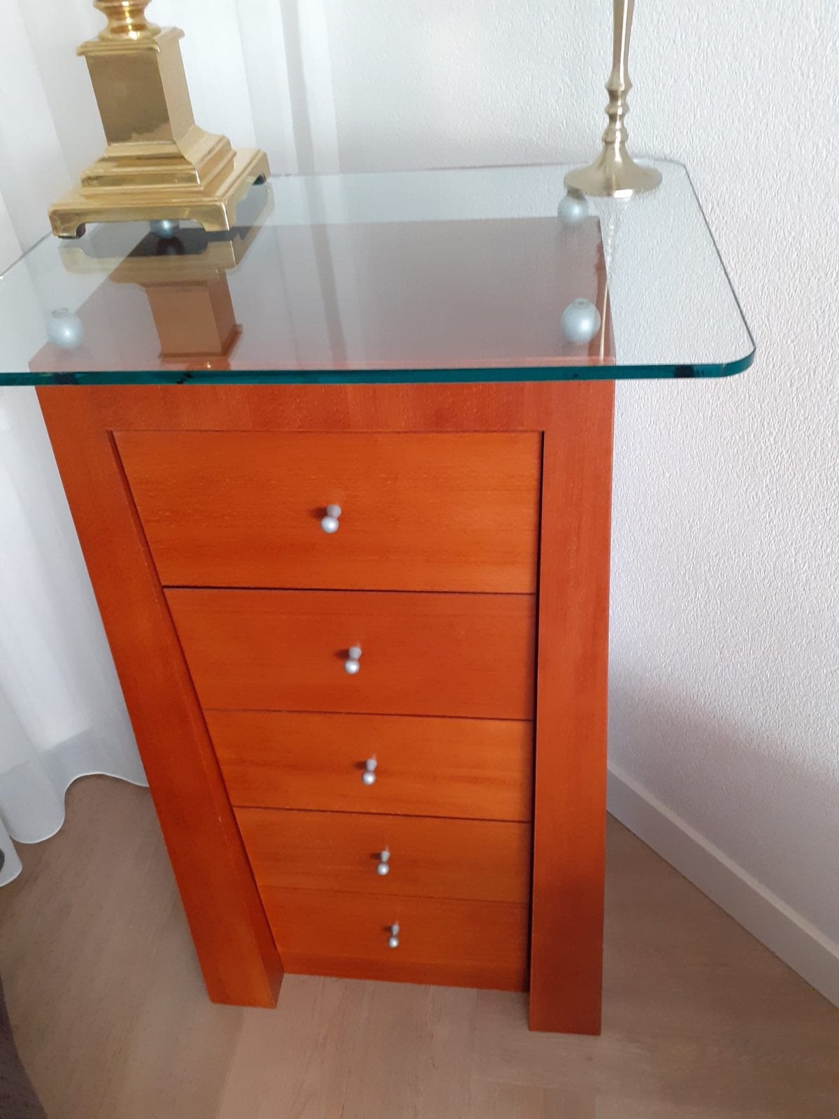 Kersen houten ladekastje met glazen blad, Ophalen, Gebruikt, 50 tot 100 cm, Met lade(s)