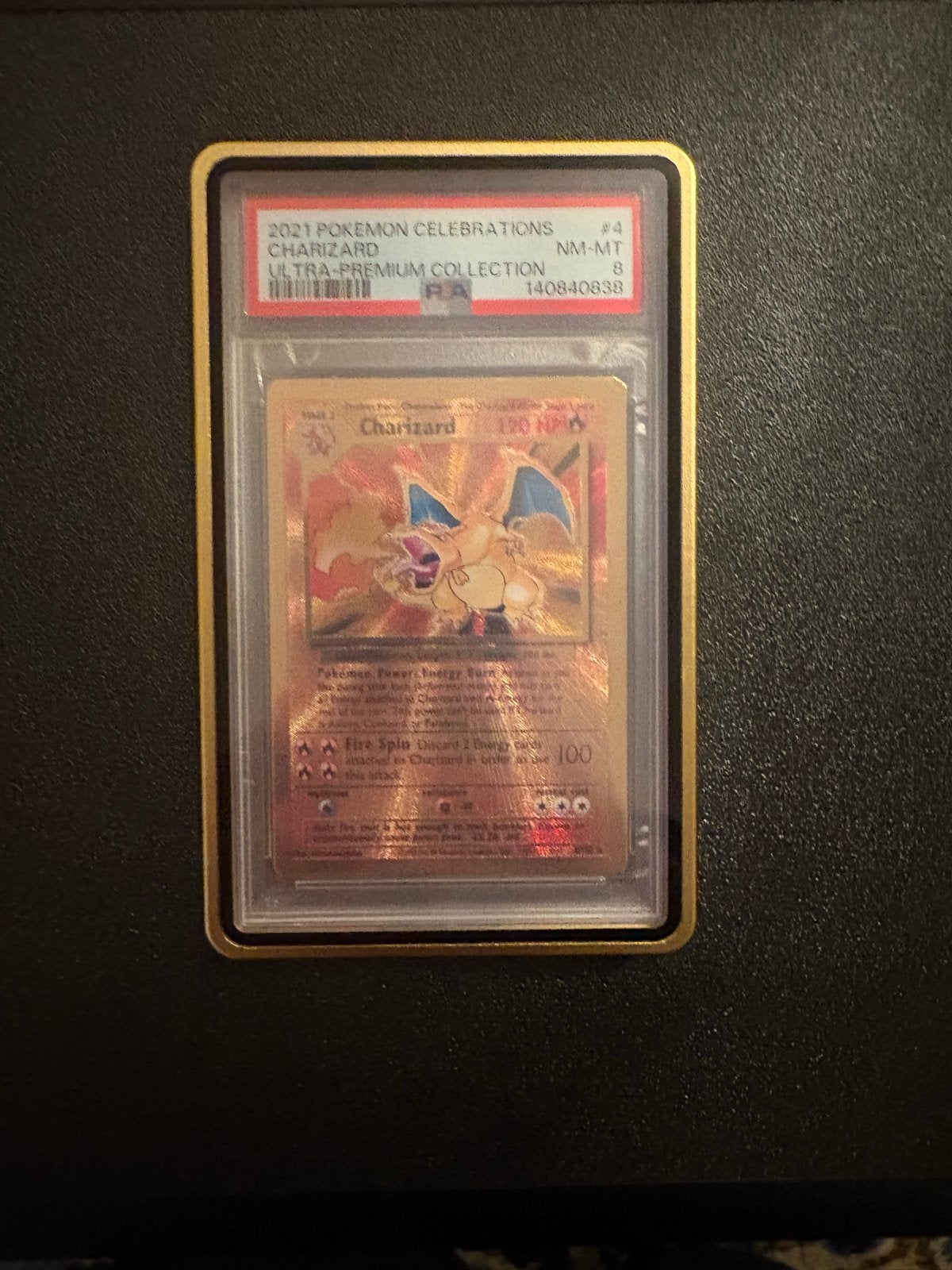 Charizard 4 PSA 8 in gouden magnetische guard, Hobby en Vrije tijd, Verzamelkaartspellen | Pokémon, Ophalen, Nieuw, Losse kaart