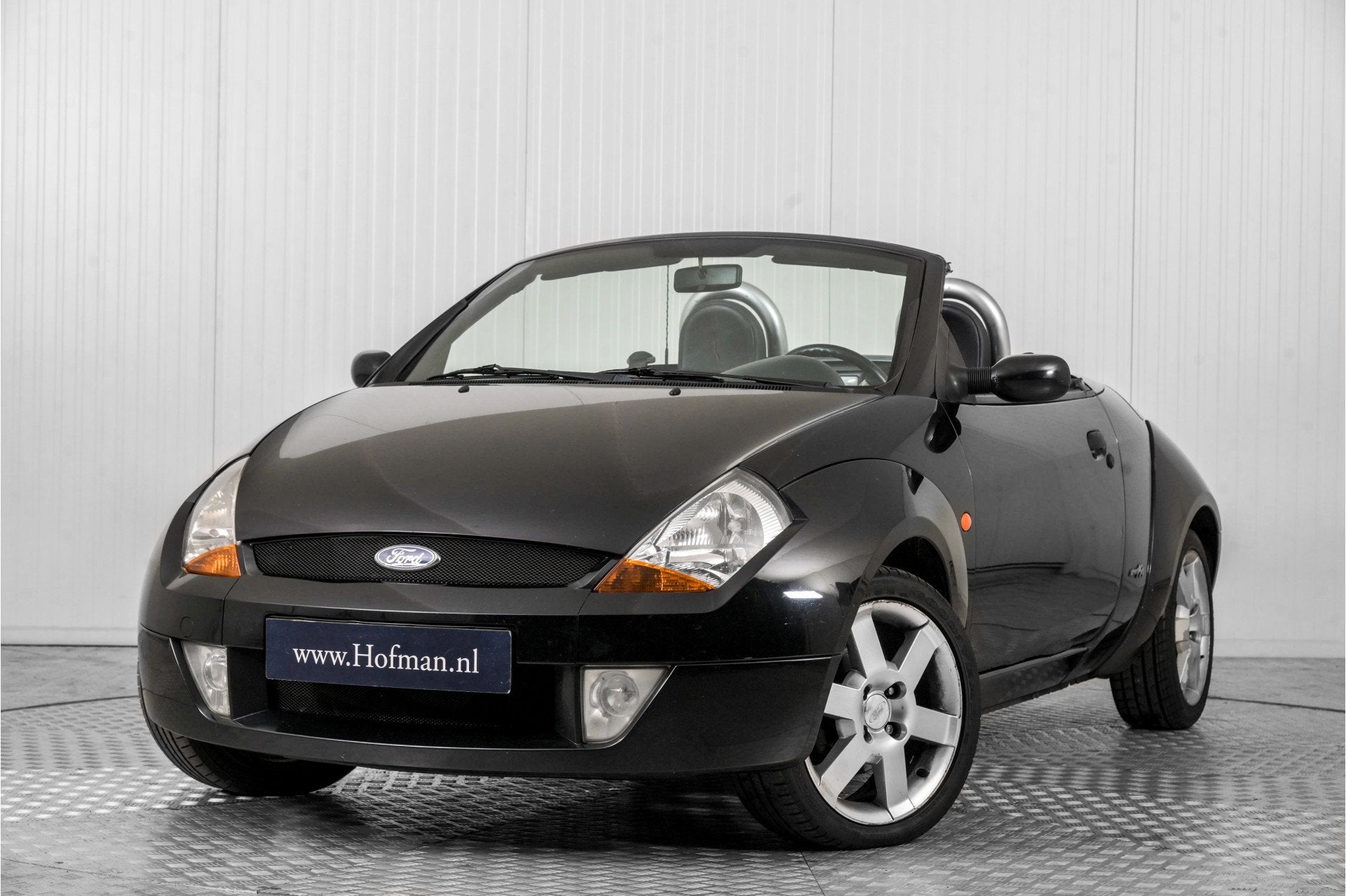Ford Ka StreetKa 1.6 Futura . (bj 2003), 4 cilinders, Zwart, Bedrijf, Handgeschakeld