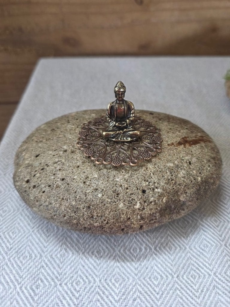 Boeddha beeld van messing op kei voor binnen of buiten, Ophalen, Nieuw, Religie