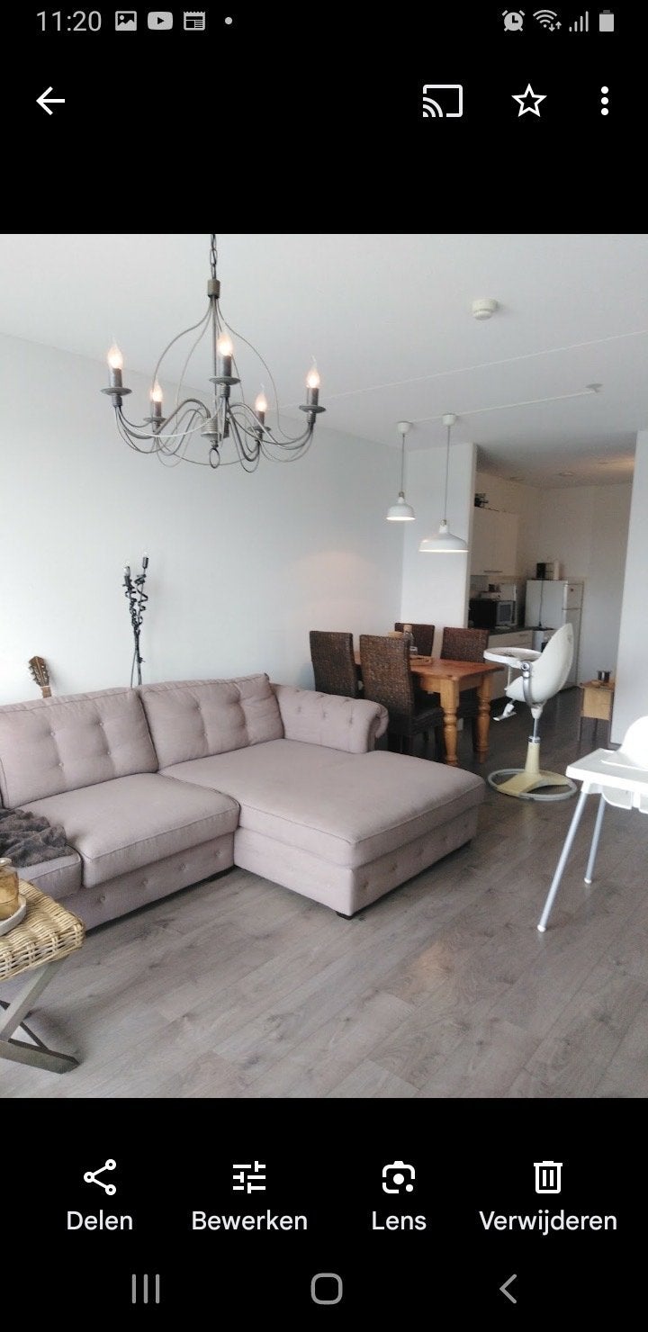 Houten eettafel met 4 rieten stoelen - gratis ophalen, Huis en Inrichting, Tafels | Eettafels, Ophalen, Gebruikt, 100 tot 150 cm