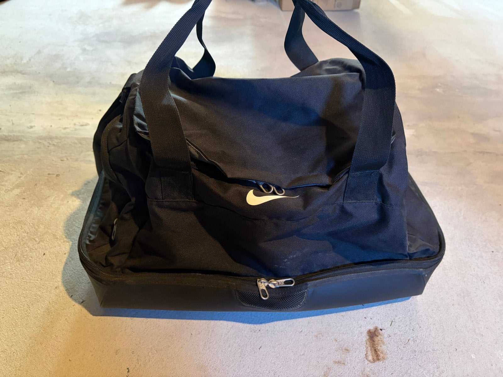Nike sporttas met zijvak en schoenenvak, Ophalen of Verzenden, Gebruikt, Unisex volwassen