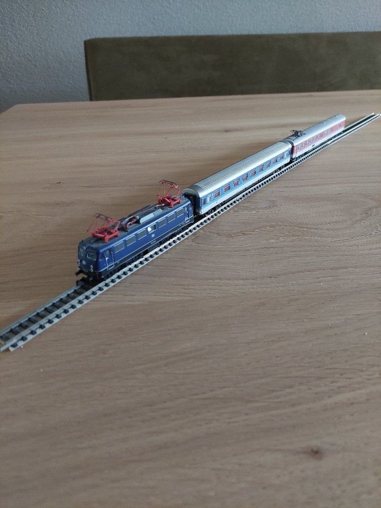 Fleischmann Piccolo N Minitrix Locomotief met twee rijtuigen, Overige merken, Gelijkstroom, Ophalen of Verzenden, Analoog