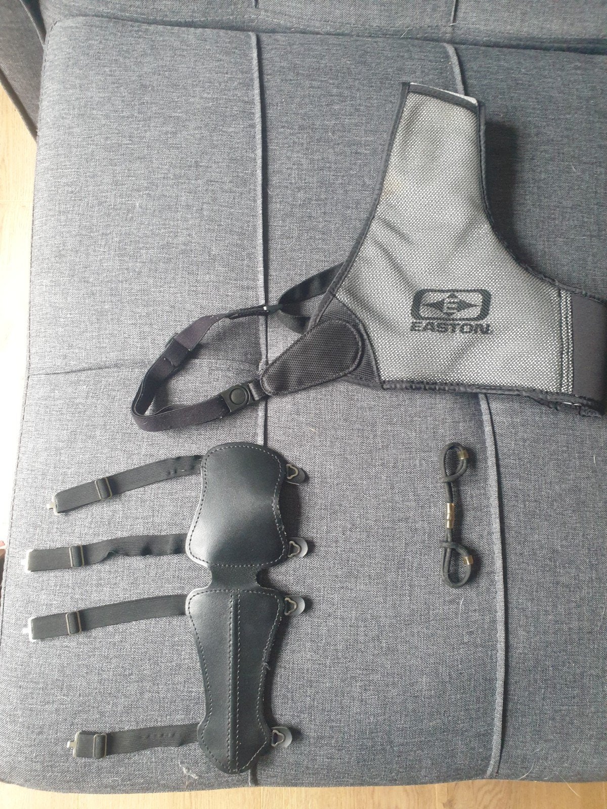 Boogschieten bescherming set:Borstbeschermer ,sling en brace, Ophalen, Zo goed als nieuw, Bescherming
