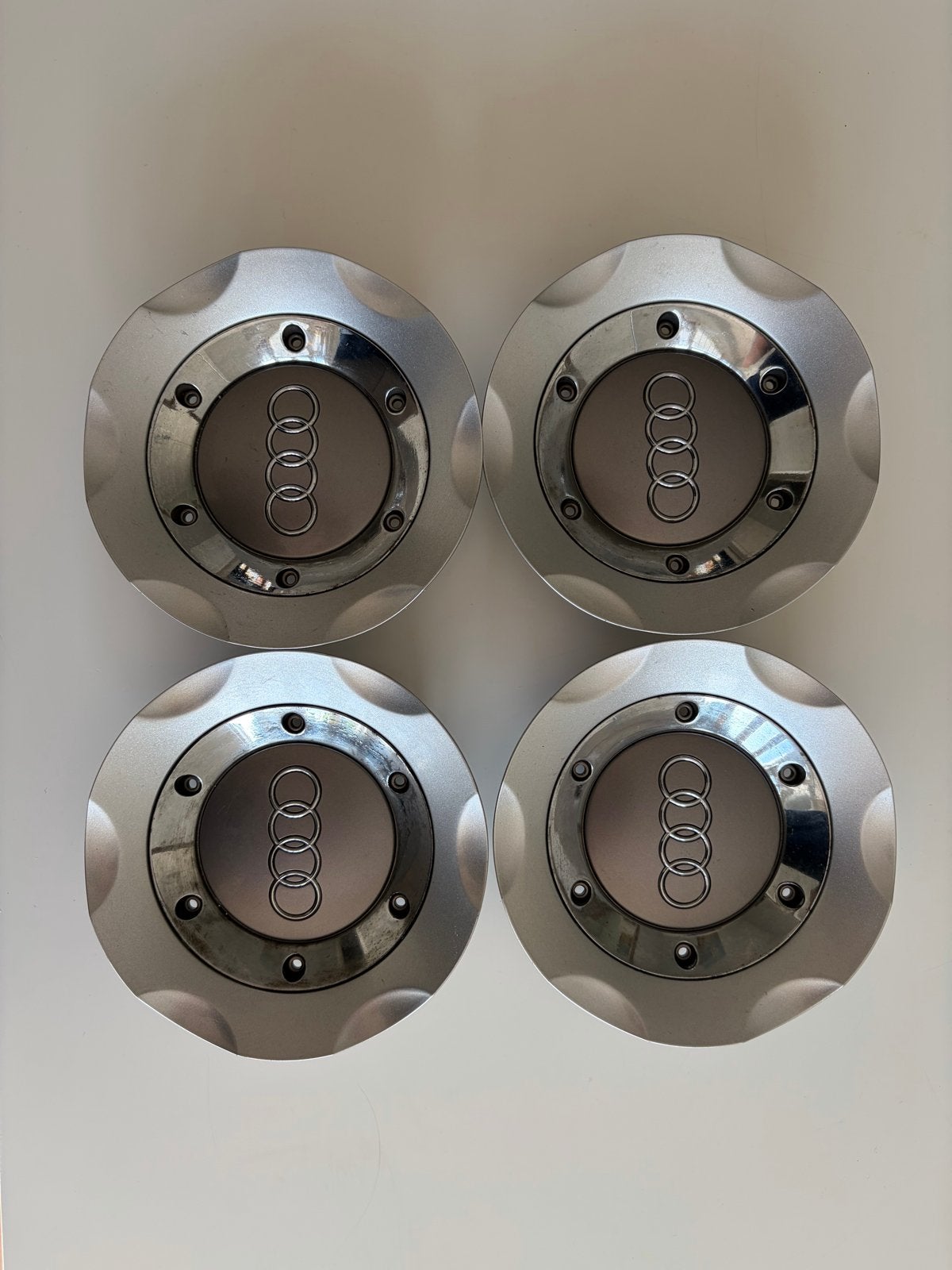 Set van 4 originele Audi TT Mk1 Naafkappen (8N0 601 165), Auto diversen, Ophalen of Verzenden, Gebruikt