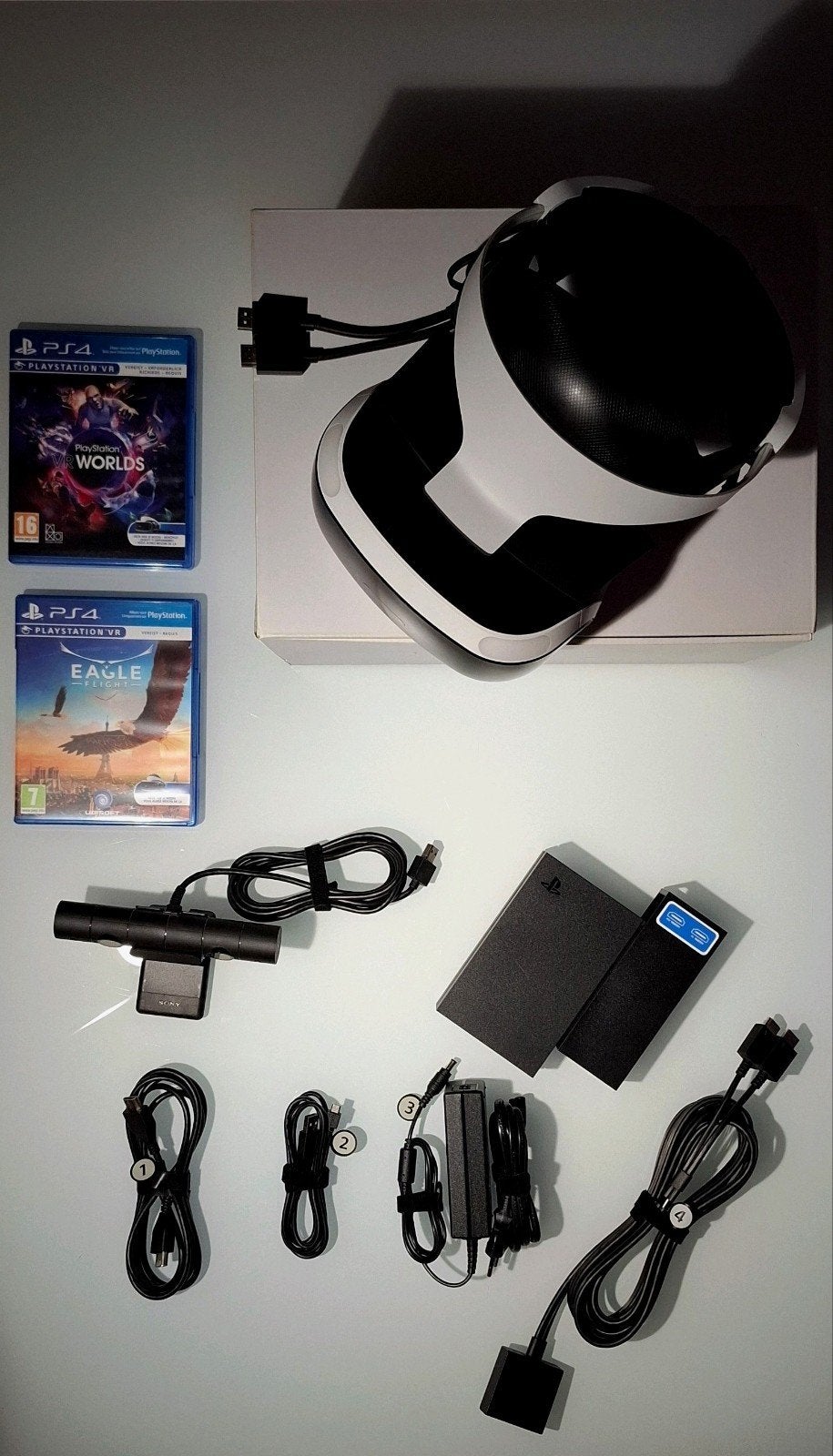 Nette PS4 VR + 2 Roms, VR in de originele doos, Spelcomputers en Games, Virtual Reality, Ophalen of Verzenden, Gebruikt, VR-bril