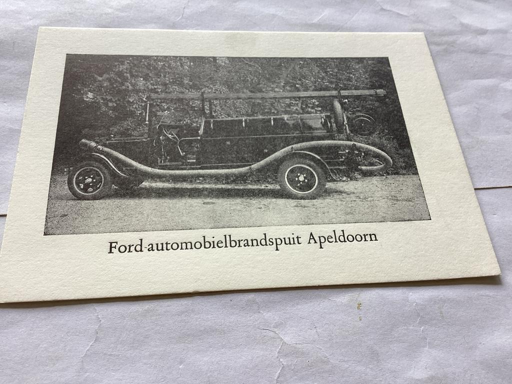 Ford automobielbrandspuit Apeldoorn - Zwart-wit foto, Gebruikt, Foto, Ophalen of Verzenden, Voor 1940