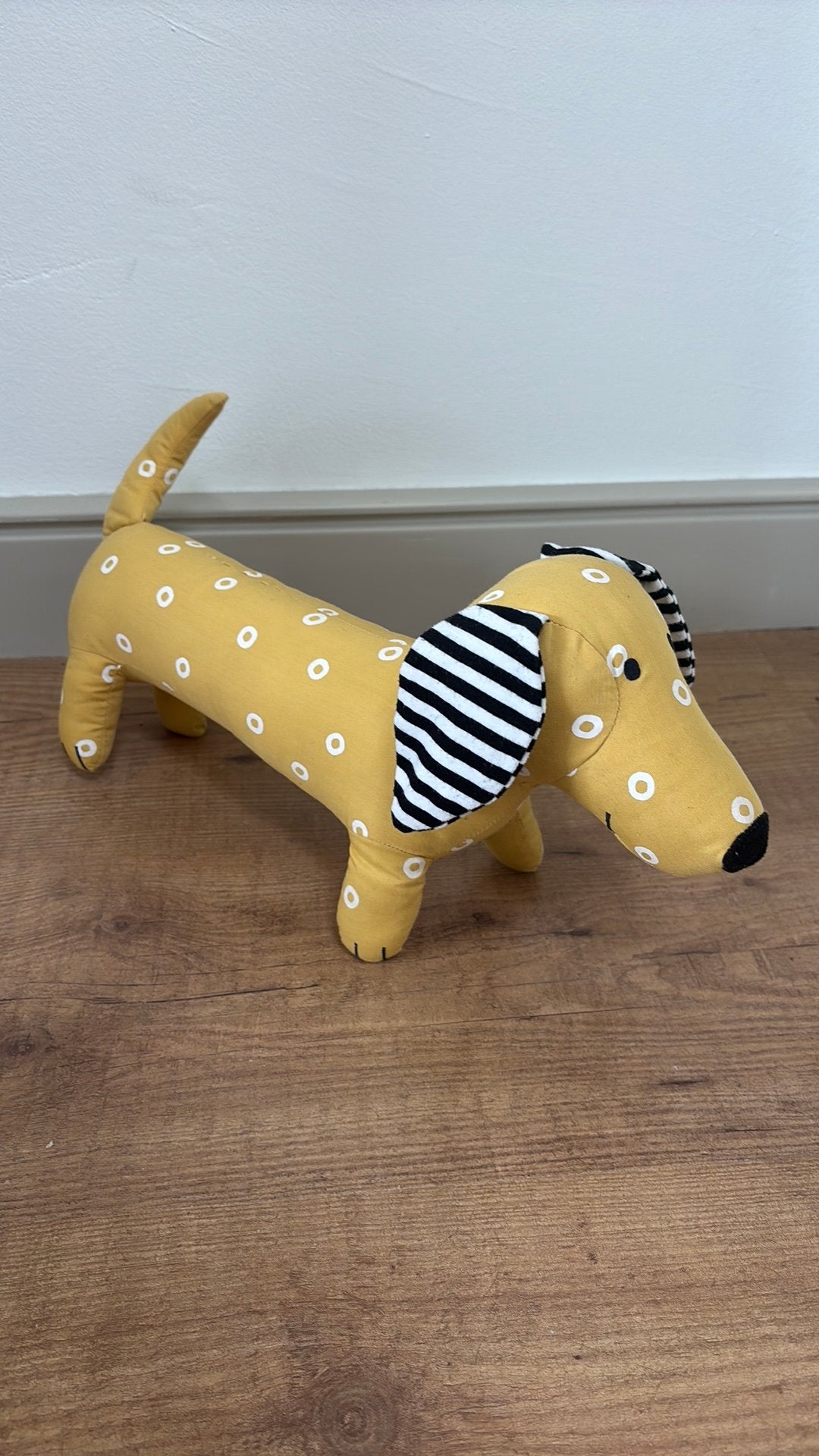 HEMA teckel oker geel, Hema, Geel, Zo goed als nieuw, Middelgroot (20 tot 80 cm)