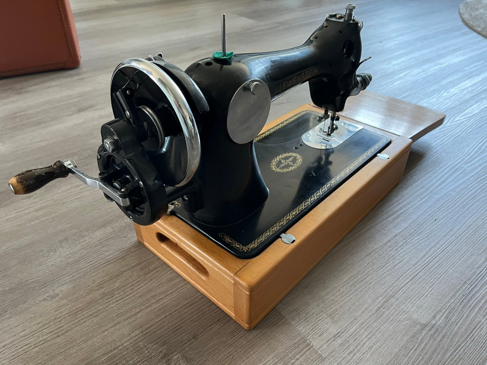 Vintage Lewenstein naaimachine in houten kist, Ophalen
