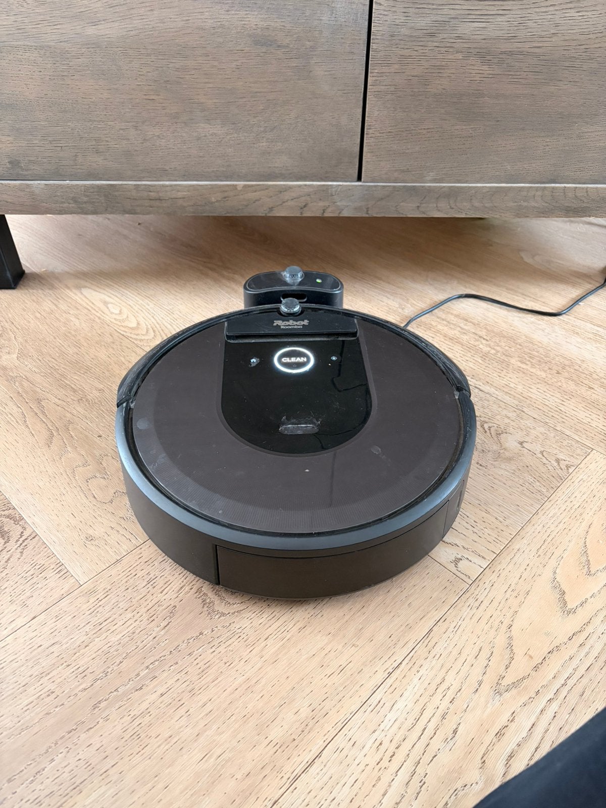 Roomba i7, Witgoed en Apparatuur, Stofzuigers, Gebruikt, Robotstofzuiger, Bedienbaar via app, Geschikt voor huisdieren, Oplaadstation