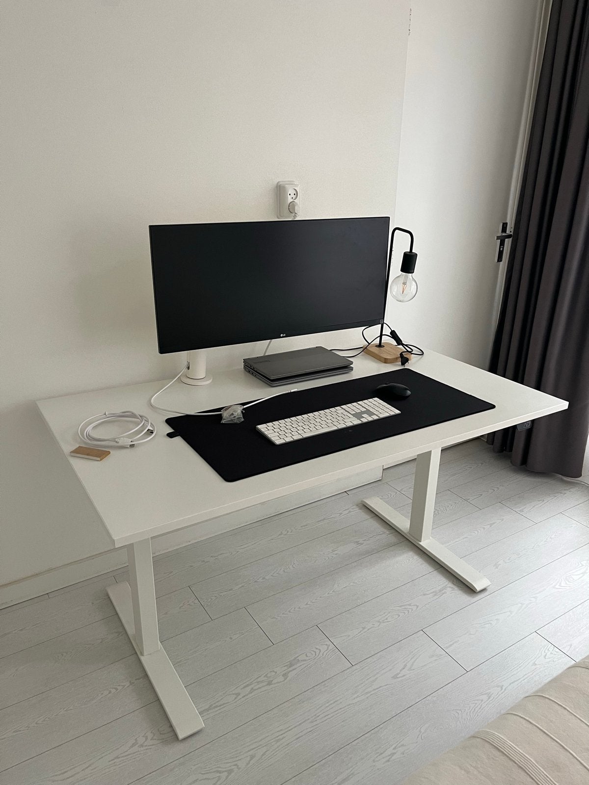 Ikea Rudolf Wit Zit-sta bureau in hoogte verstelbaar elektr, Ophalen, Zit-sta bureau, Elektrisch, Metaal