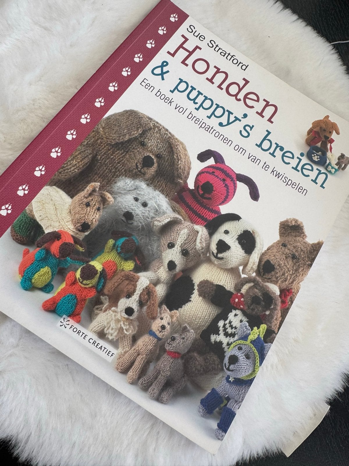 Honden & Puppy's Breien: Boek vol breipatronen, Ophalen of Verzenden, Zo goed als nieuw, Breien, Patroon of Boek