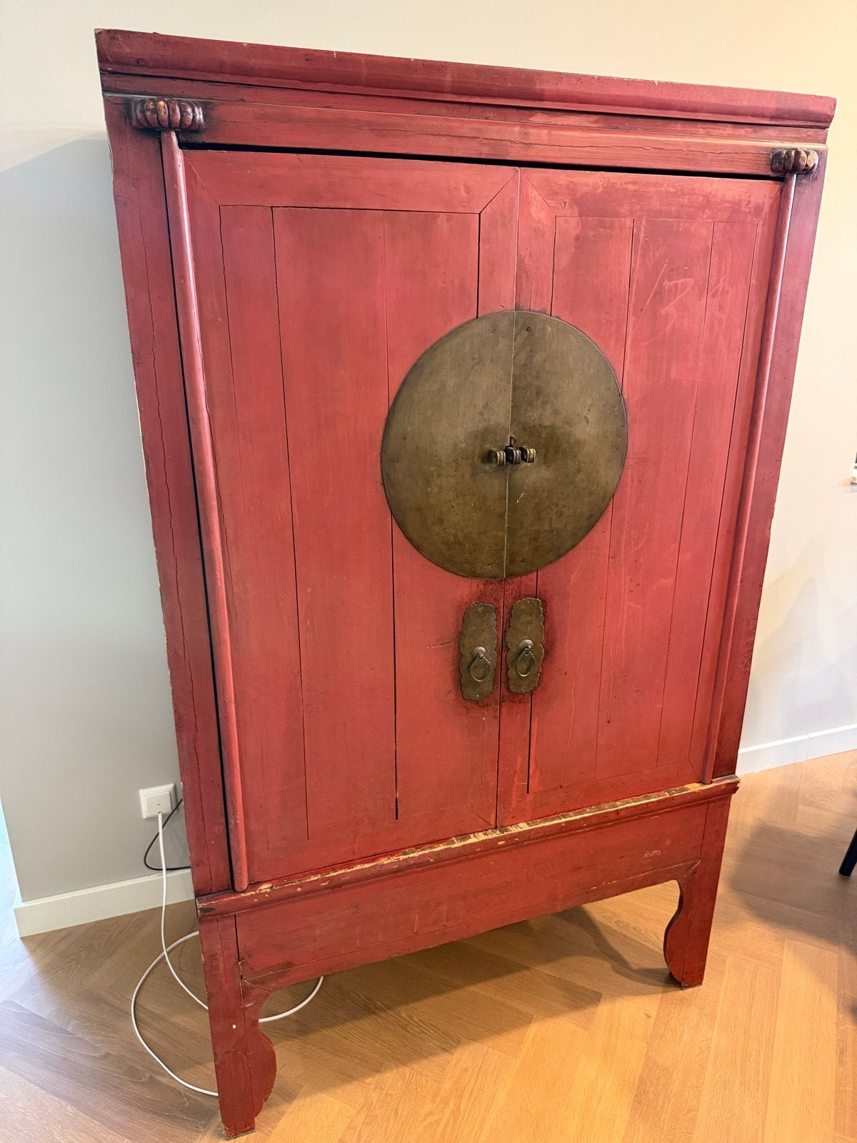 Antieke Chinese kast - Rood gelakt met messing beslag, Antiek en Kunst, Antiek | Meubels | Kasten, Ophalen