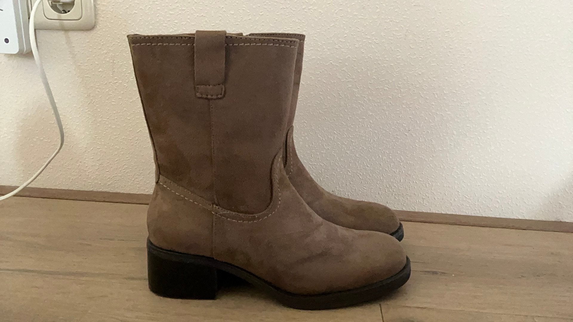 Laarsjes nieuw maat 39, Kleding | Dames, Schoenen, Bruin, Lage of Enkellaarzen, Nieuw, Ophalen of Verzenden