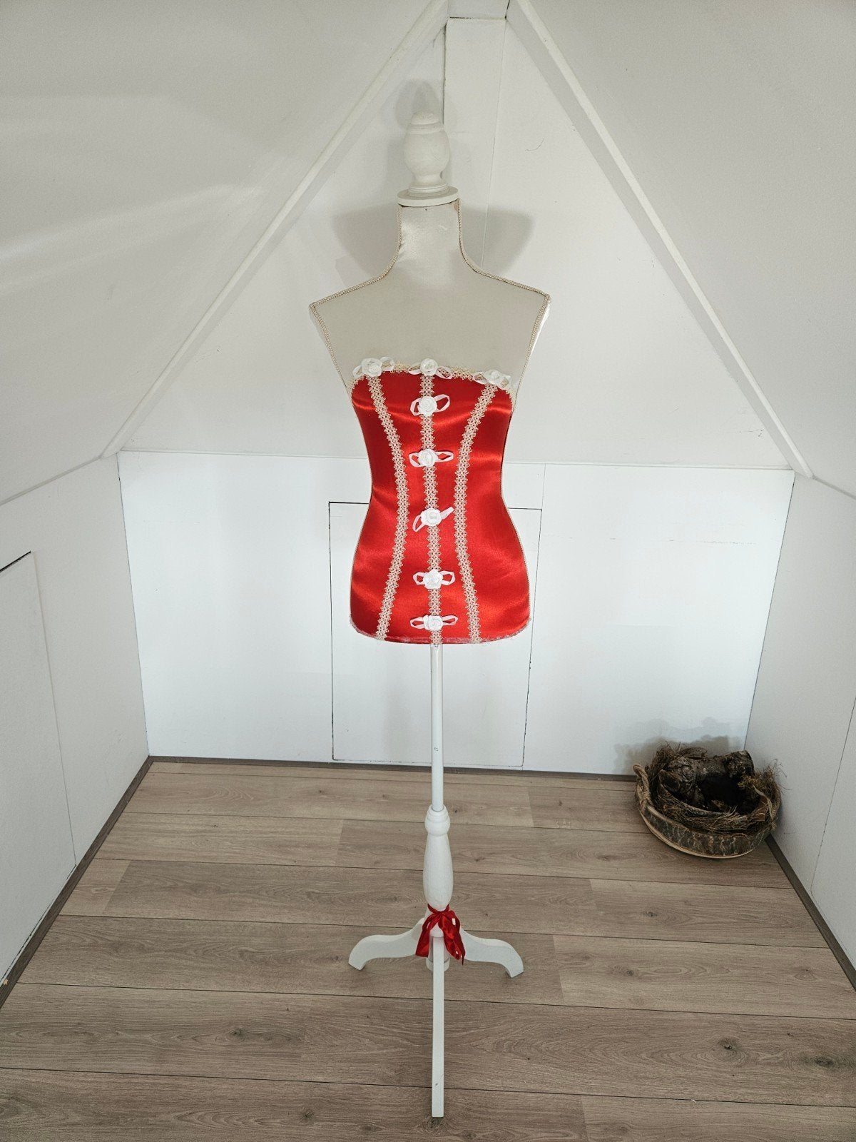 Decoratieve paspop rood/wit, perfect voor kledingpresentatie, Ophalen, Gebruikt, Modern, Rood