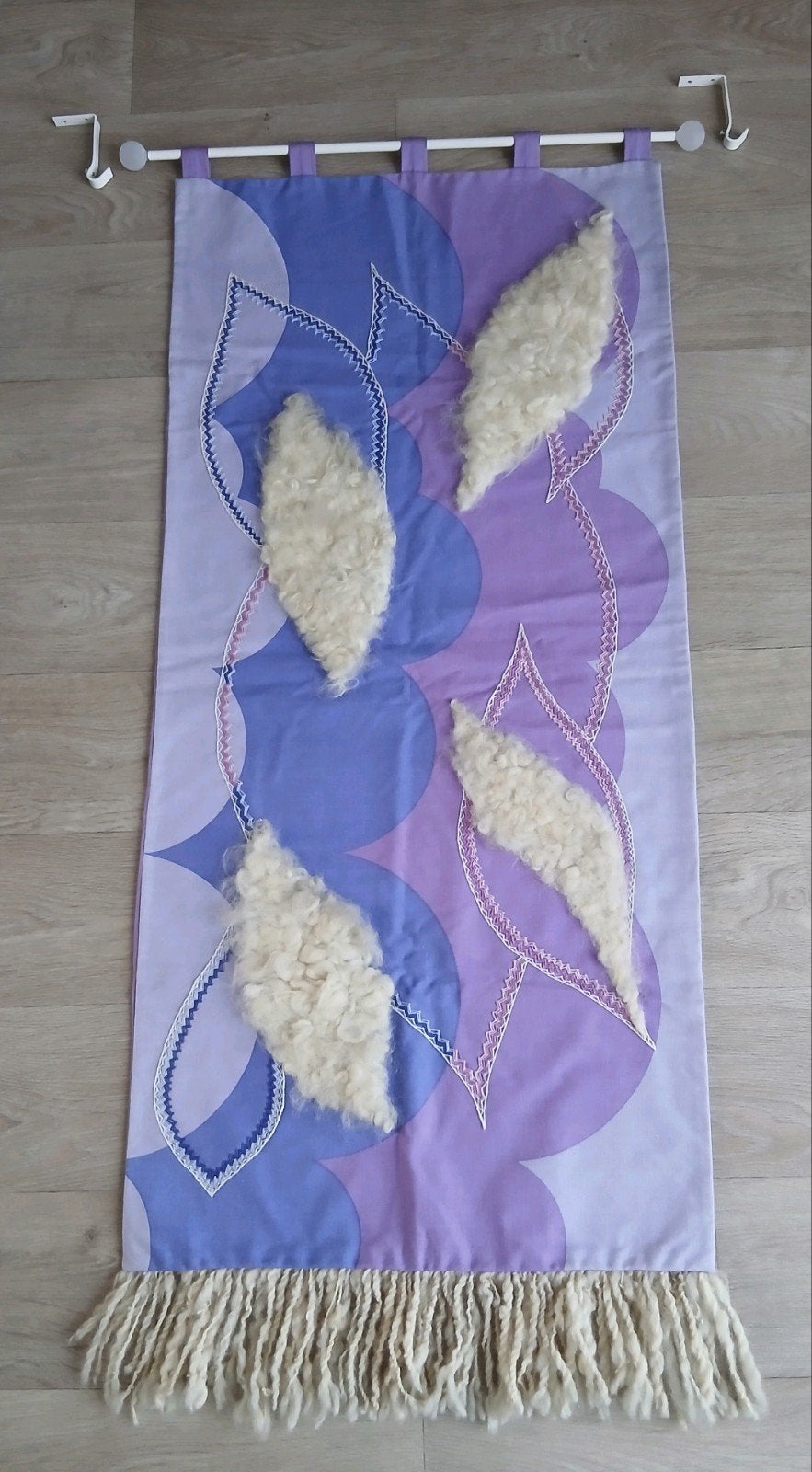 Vintage wandkleed in paars tinten 1.20 x 54 cm + ophangbeuge, Huis en Inrichting, Ophalen, 120 cm, Vintage, Wandkleed
