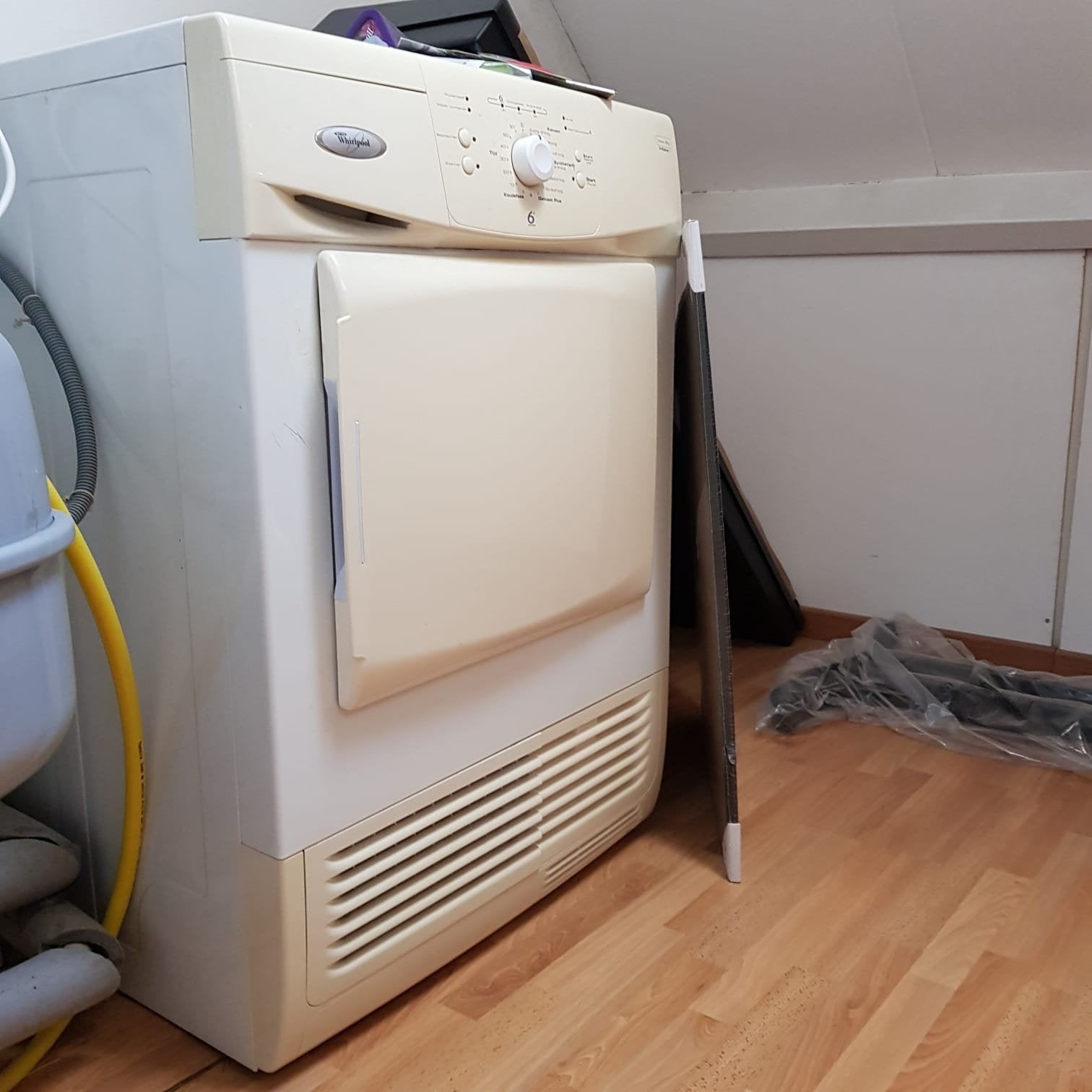 Whirlpool condensdroger (opknapper), Ophalen, 6 tot 8 kg, Gebruikt, Voorlader