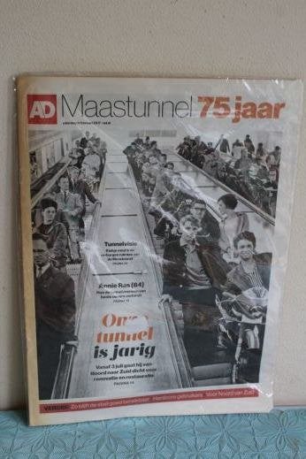 Maastunnel 75 jaar - Rotterdam, Ophalen of Verzenden, 20e eeuw of later, Gelezen