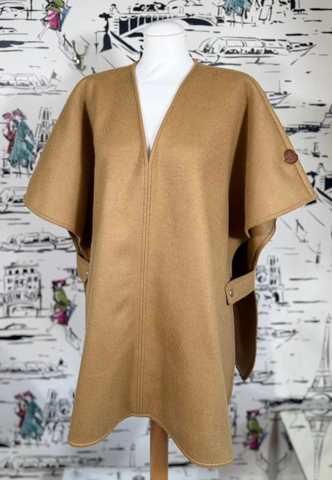 Moncler dames wollen poncho jas mantel maat UNI (950 euro), Maat 38/40 (M), Moncler EU, Beige, Ophalen of Verzenden