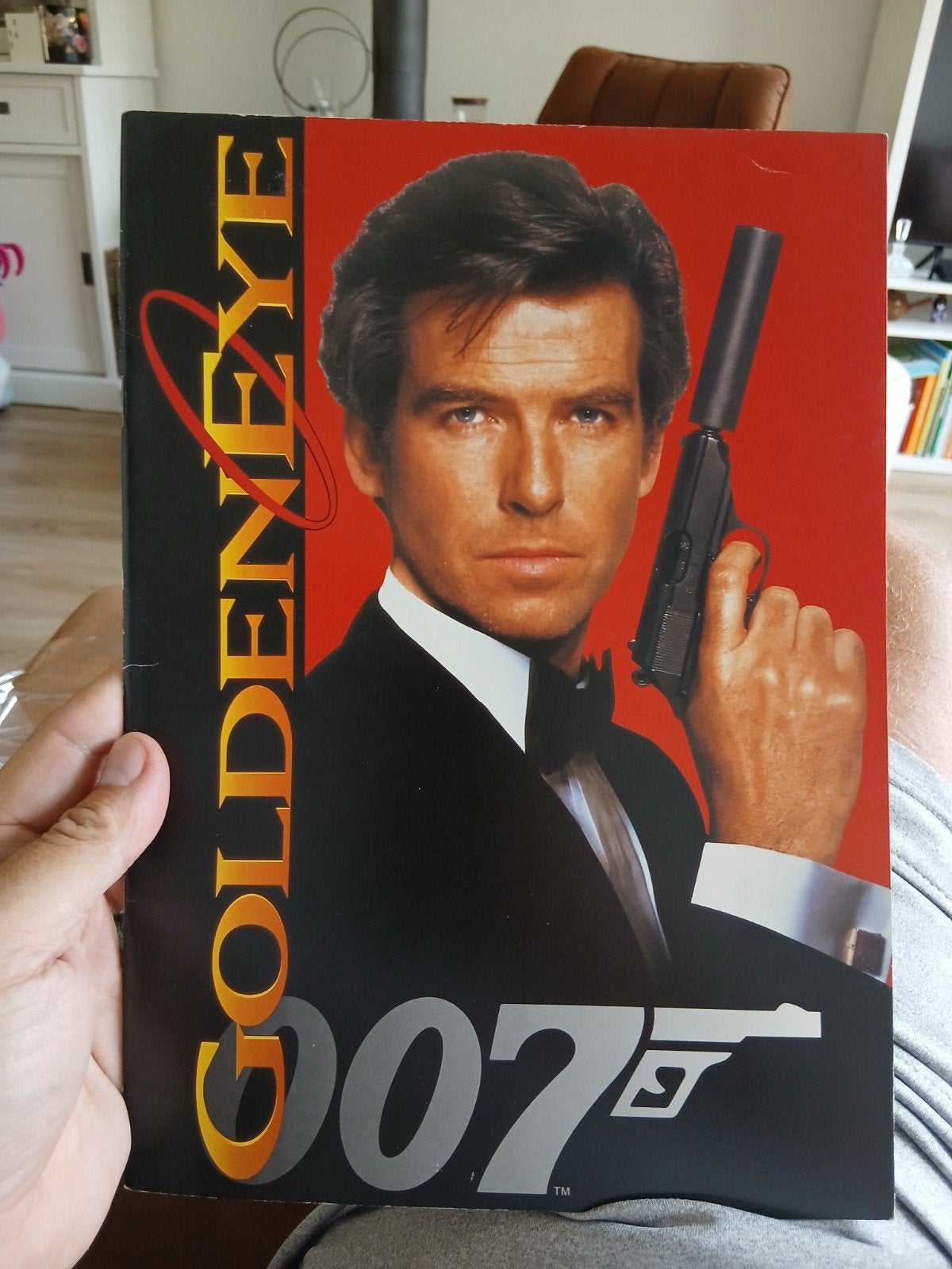 GoldenEye 007 Filmmagazine- James Bond, Ophalen of Verzenden, Zo goed als nieuw, Filmspecifiek