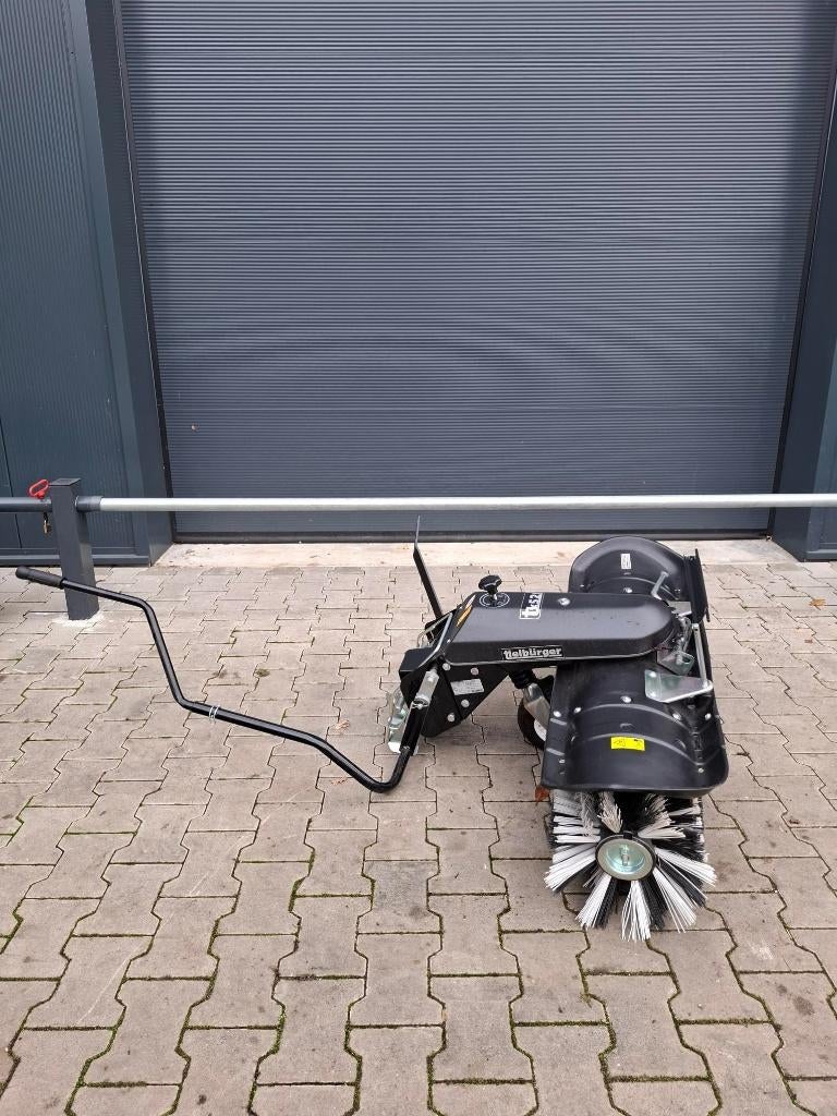 Tielburger veegmachine t.b.v. zitmaaier, Ophalen, Zo goed als nieuw, Tielburger
