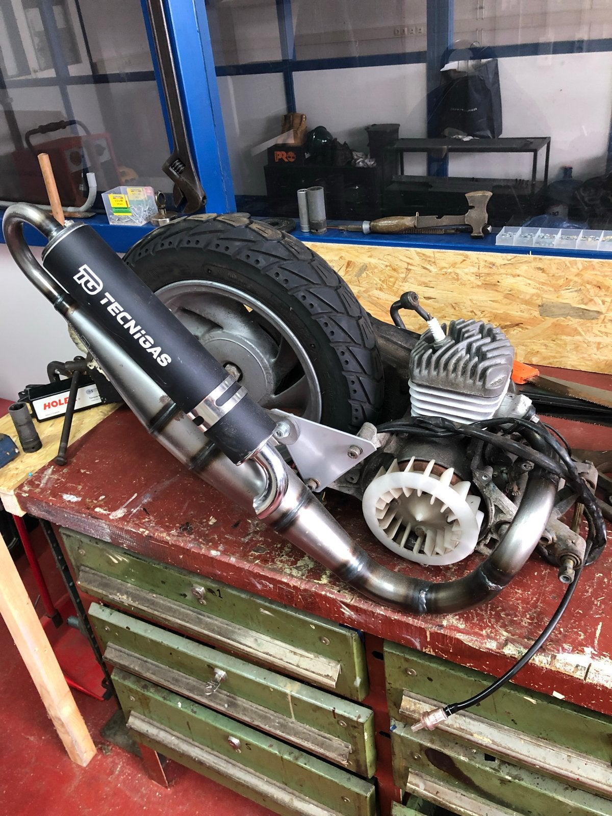Scooter Motorblok met Uitlaat en Wiel, Ophalen, Gebruikt, Blok, Peugeot